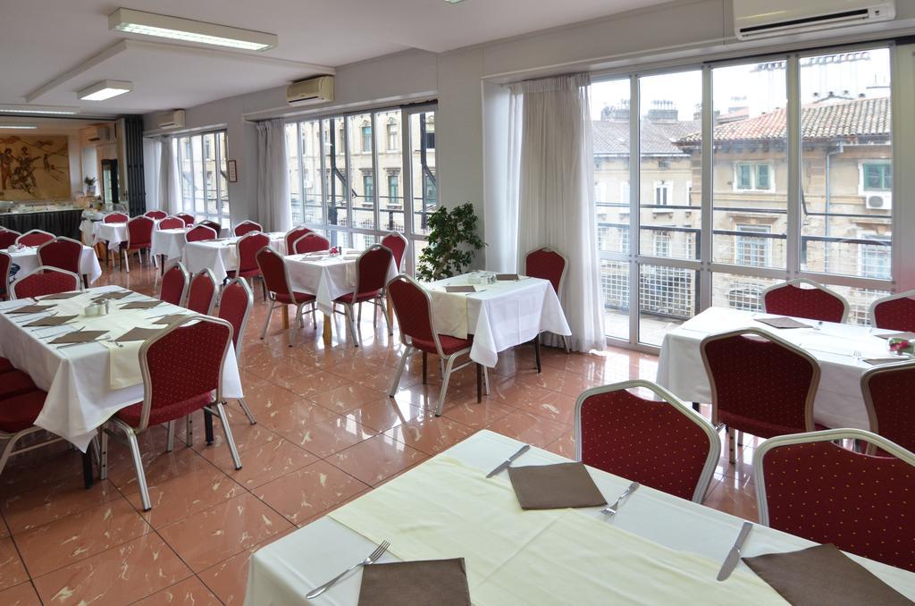 Hotel Neboder Rijeka Luaran gambar